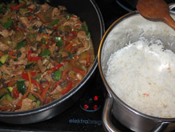 Putenfleisch mit Gemüse und Reis 