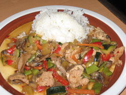 Putenfleisch mit Gemüse und Reis