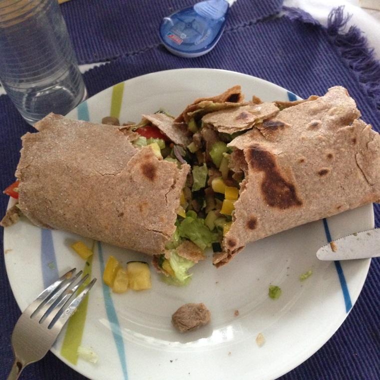 Roggenwraps mit Fleisch und Gemüse